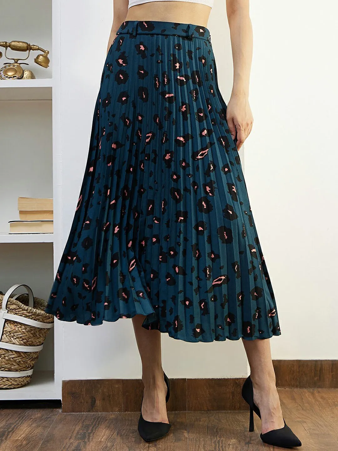 Berrylush Women Blue & Orange Animal Printed Elastic Waist Slip-On Accordion Pleated A-Line Midi Skirt